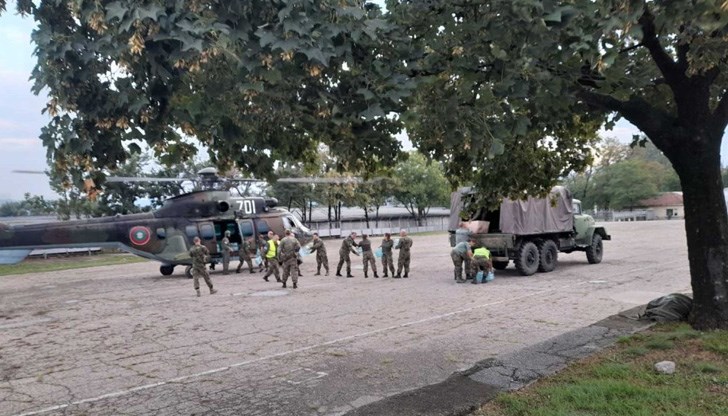 Участието на български военнослужещи в преодоляването на щетите от бедствието започна още вчера