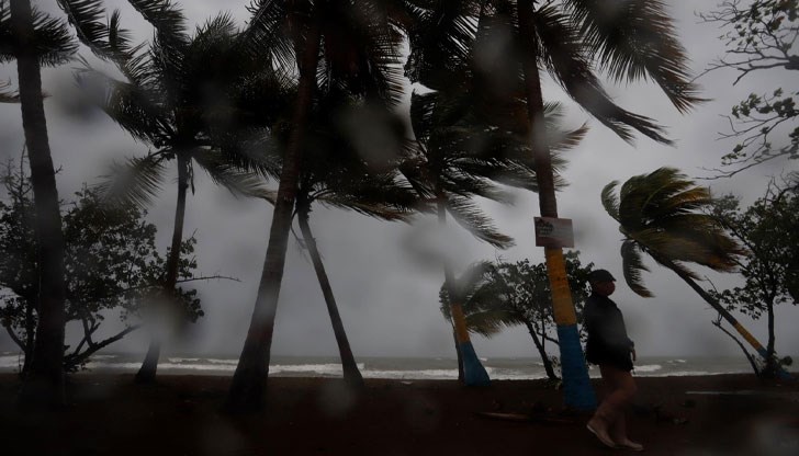 Свлачища, наводнения и прекъсване на електричеството предизвика ураганът "Фиона"