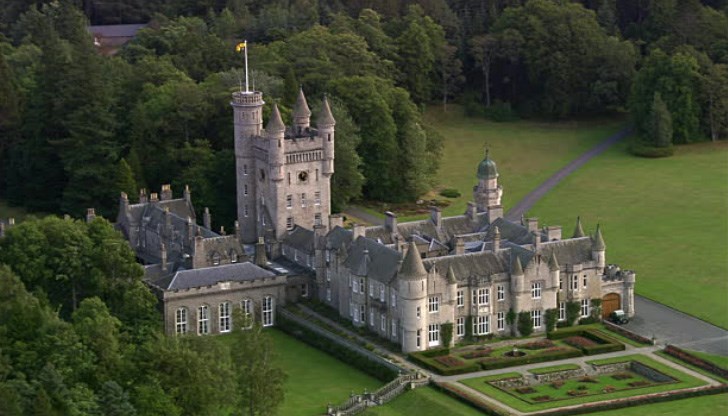 Лекарите на 96-годишната кралица са много притеснени за здравословното ѝ състояние