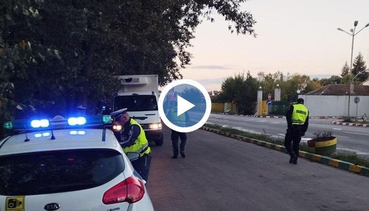 Екипи на полицията и жандармерията блокираха село Стожер