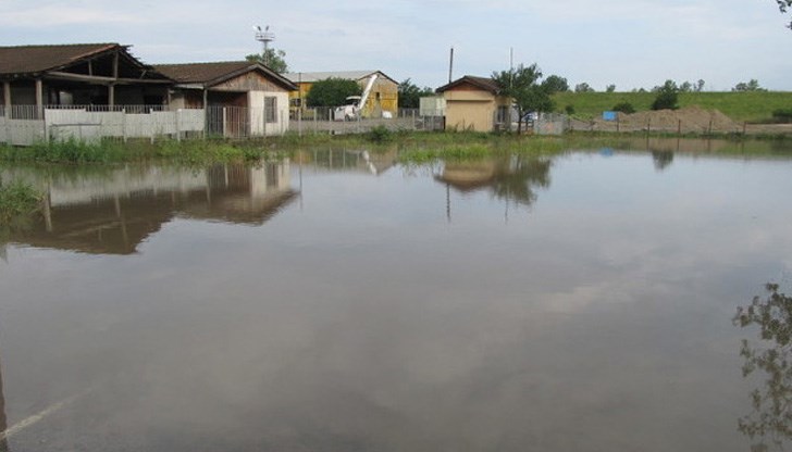 Щетите от снощния проливен дъжд са големи Щетите от снощния проливен дъжд са големи