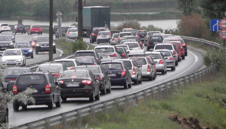 Причината - повечето хора са си слели уикенда с 5-и и празничния 6-и септември и се очаква днес да се прибират след почивка