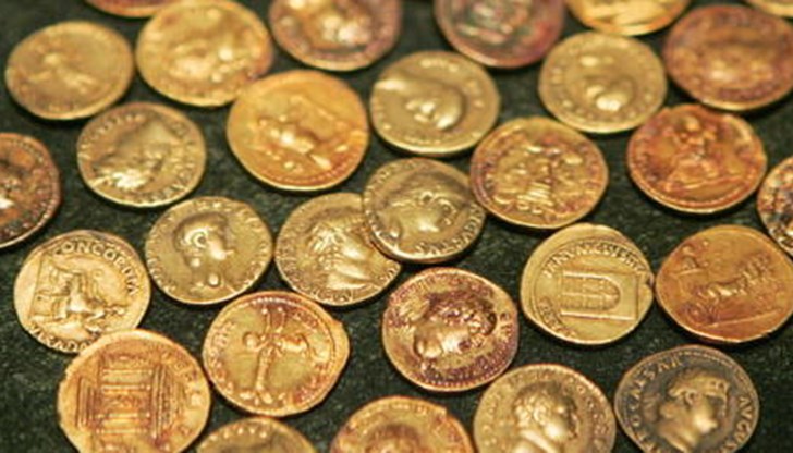 Открити са и женски накити от същата епоха