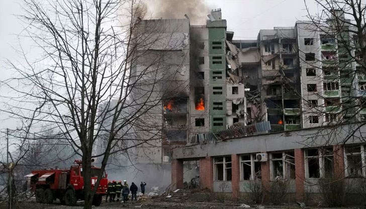 Непрекъсната въздушна атака се води срещу Луганск