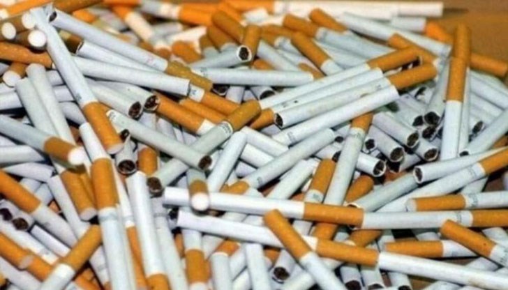 В багажника на спрян за проверка автомобил са намерени и иззети 70 000 къса цигари