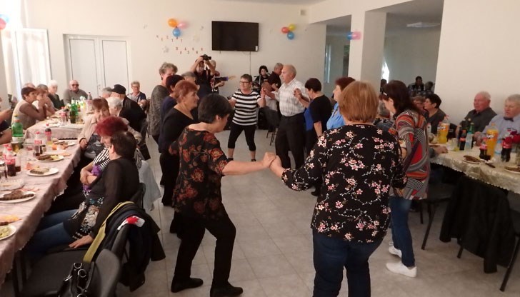 Партито събра повече от 60 души от златната възраст