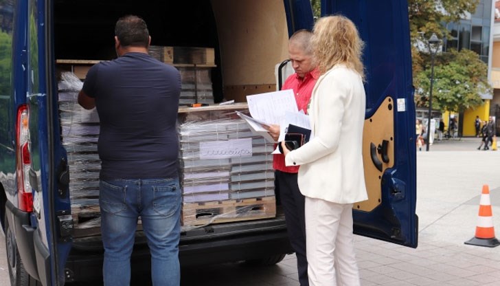 В понеделник бяха доставени общо 203 800 бюлетини в Русе