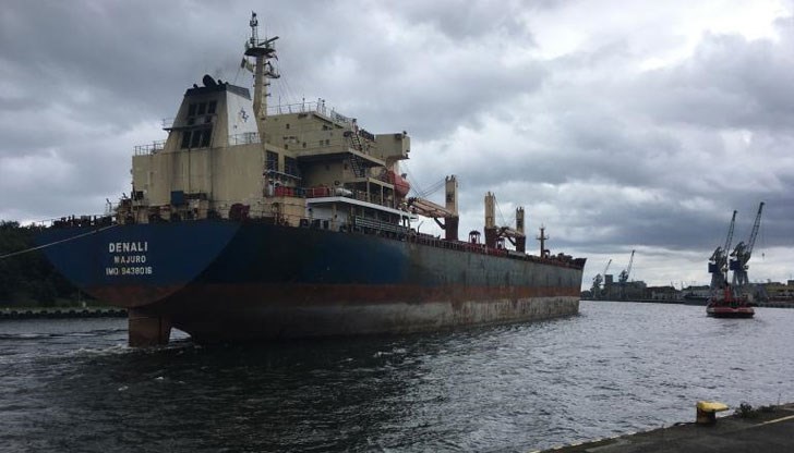 До аварията близо до истанбулския район Юскюдар се е стигнало заради неизправност на двигателя на 190-метровия кораб "Вива еклипс" До аварията близо до истанбулския район Юскюдар се е стигнало заради неизправност на двигателя на 190-метровия кораб "Вива еклипс"