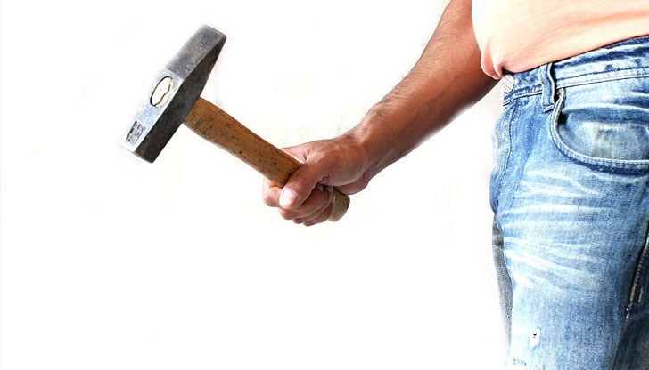 Той е бил нападнат от 59-годишен мъж от същото село