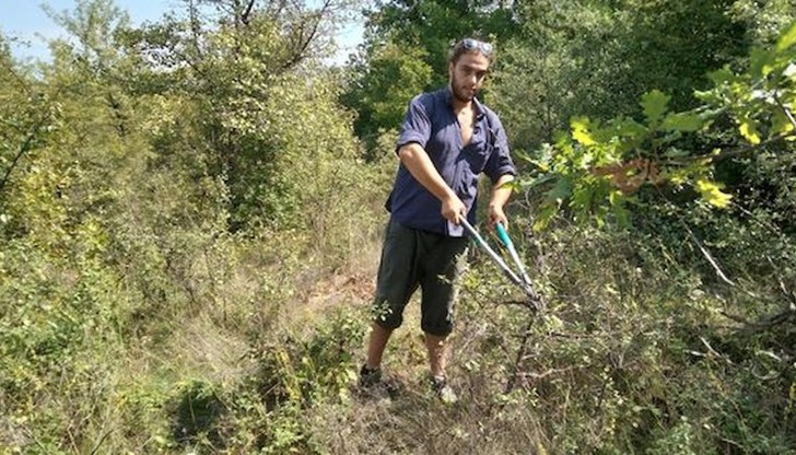 Непроходимият от години участък за пешеходно преминаване по бъдещата екопътека е вече достъпен
