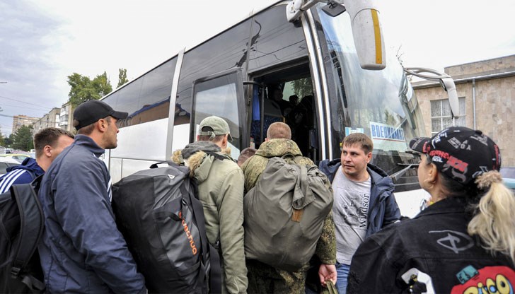 "Прибират всички наред": Роднини на мобилизираните се оплакват от хаос и произвол