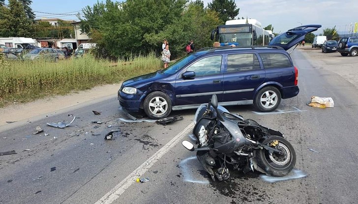 21-годишният моторист е откаран в болница в тежко състояние