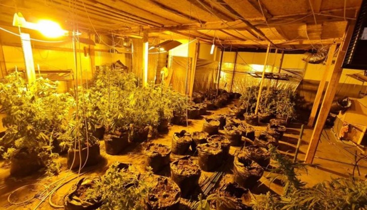 Задържани са двама мъже