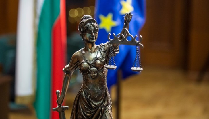 Хванат е да кара под въздействието на наркотици и с чужди табели на лекия му автомобил