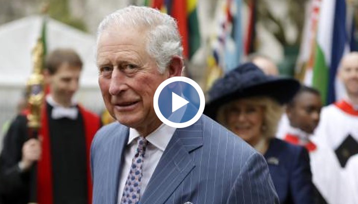 Крал Чарлз Трети бе посрещнат от хиляди хора при пристигането си в Бъкингамския дворец