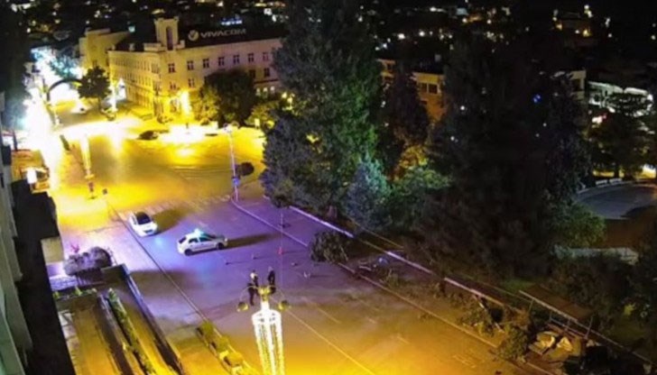 Шофьорът се разминава на косъм с друг автомобил