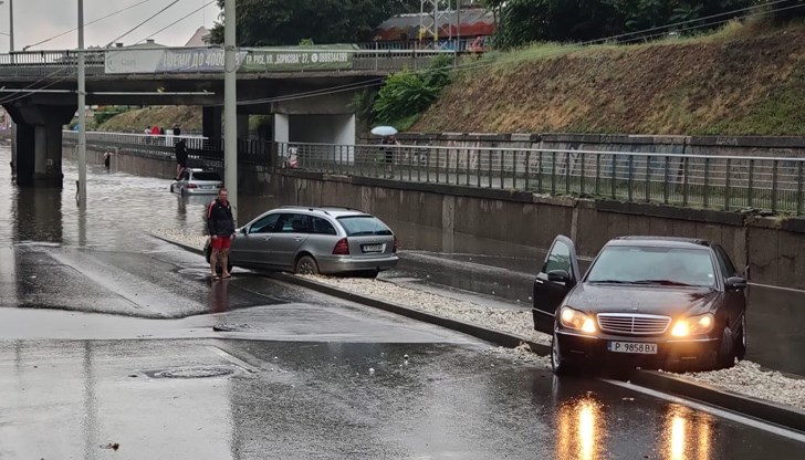 Силният порой отново блокира Русе