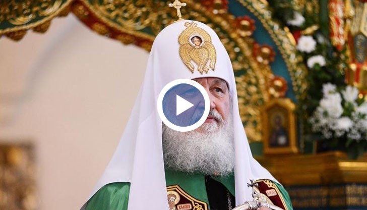 Главата на Руската православна църква говори пред вярващи в манастира „Св. Даниил” в Москва