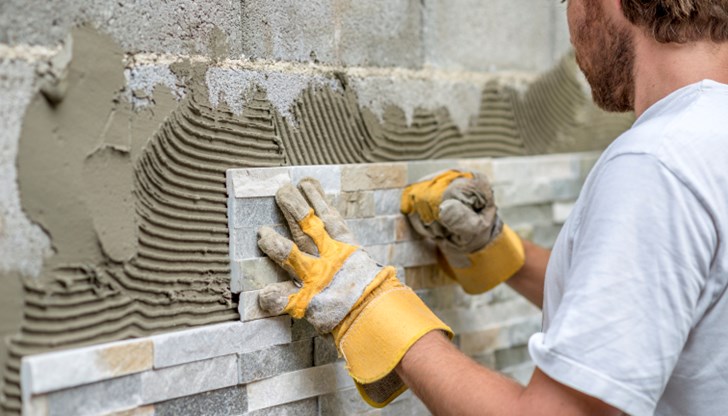 Дерат ни с 5 бона за баня, чакаме месеци за гипсокартон, обновяването на старо жилище с 50% по-скъпо