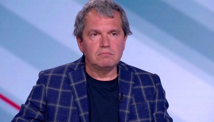 Организираме референдум, в който да попитаме българите дали искат да се промени държавното устройство на страната, каза той