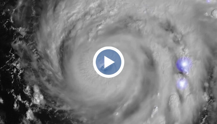 Вижте светкавиците в окото на стихията