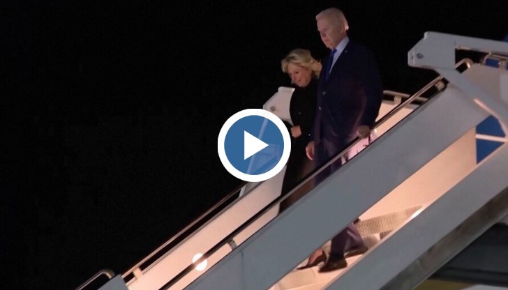 Президентът на САЩ е придружен от неговата съпруга Джил Байдън