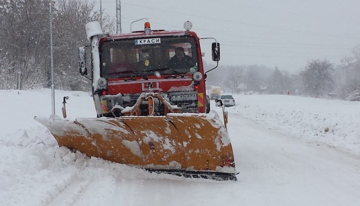 Отворени са офертите в обществената поръчка за зимно поддържане на пътищата в Северен централен район