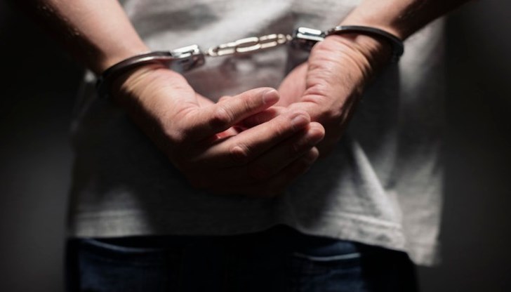 Открити са 2 списъка с лични данни на хора в личен автомобил Открити са 2 списъка с лични данни на хора в личен автомобил