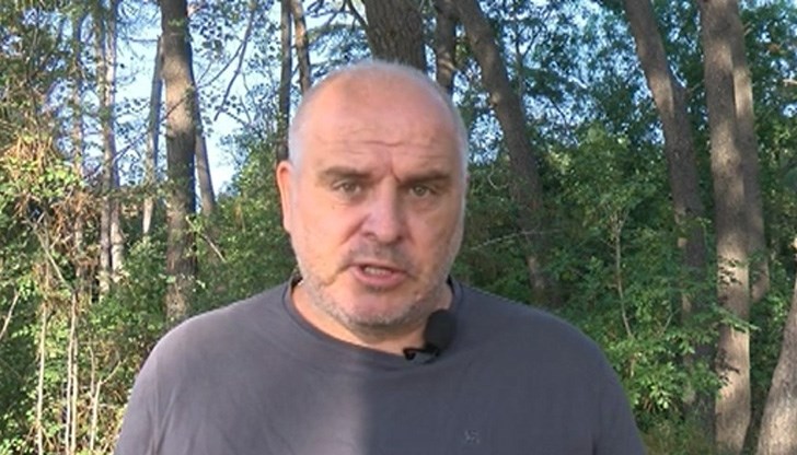 Според него, институциите си затварят очите