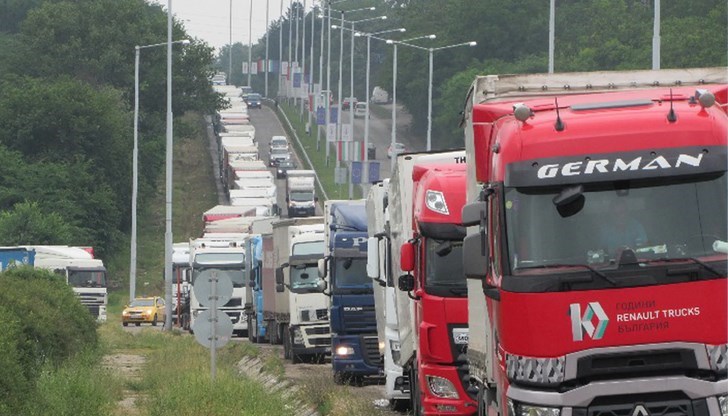 Коя е фирмата „Тир Паркинг Русе“ ЕООД?