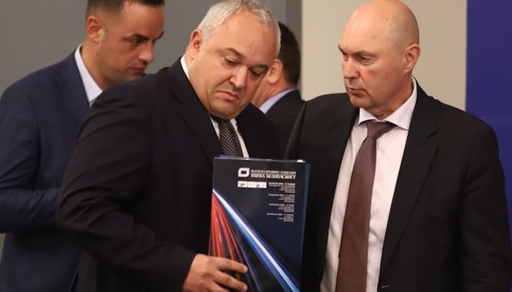 За мен е поразителен фактът, че изключително много служители са замесени в този случай, коментира Иван Демерджиев