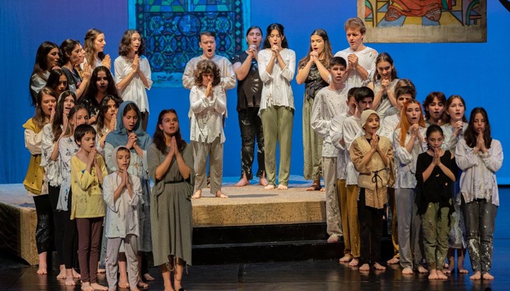 Повече от 30 деца участват в оперното представление