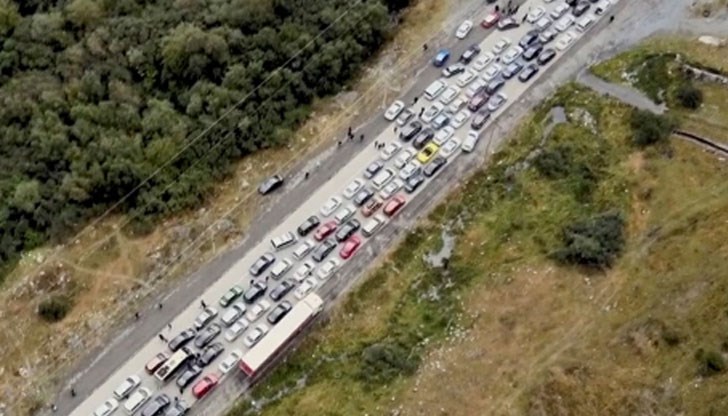 Над 5500 превозни средства чакат на опашка на границата с Грузия