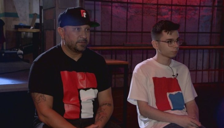 Баща и син Михайлови пристигнаха в България преди няколко дни за турне на „Гумени глави"