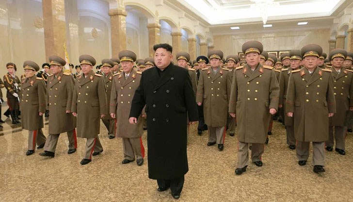 Севернокорейският лидер има изключителна власт над ядрените оръжия