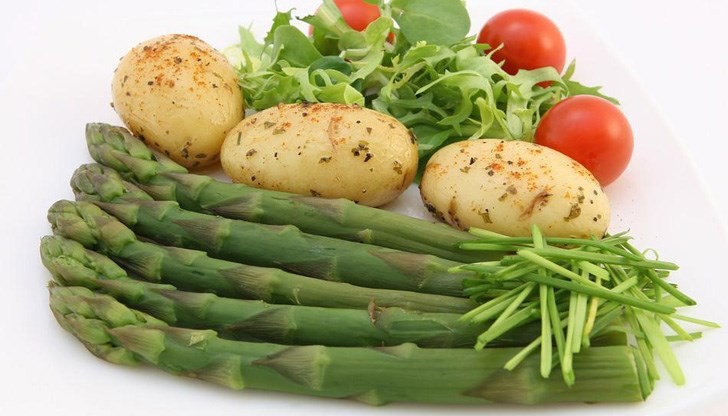 Трябва да се намали и приемът на сол Трябва да се намали и приемът на сол