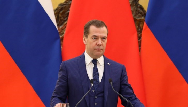 Силовото разпадане на ядрената сила винаги е шахматна партия със Смъртта, в която се знае точно кога ще дойде шах и матът: гибел за човечеството, допълва Медведев
