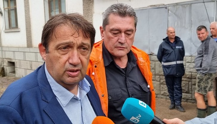 Река Стряма е на път да залее и пътят Пловдив - Карлово