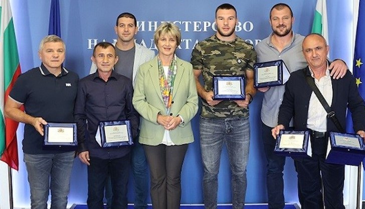 Българските състезатели спечелиха два сребърни медала