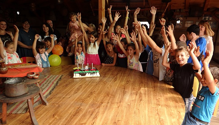 Празничното настроение беше „гарнирано“ с разнообразни състезателни и развлекателни игри