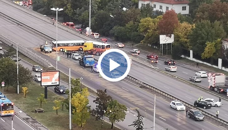 Булевардът е затворен в посока центъра
