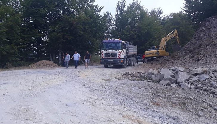 Протестиращите заявяват, че по този начин ще изразят своето разочарование от партии, оставили неразрешен проблема с пътния достъп на седемте населени места