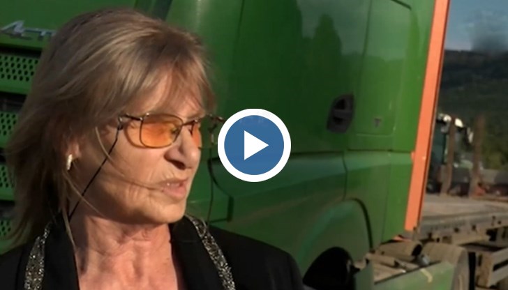 Николина Манева сяда зад волана на камиона през 1990 г. и продължава така цели 23 години