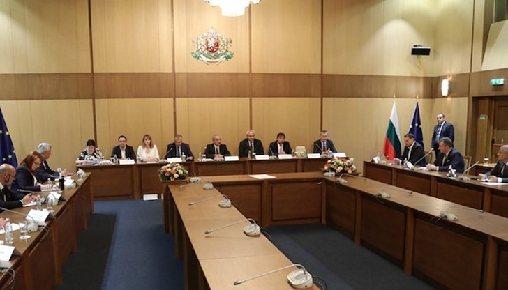 Анатоли Станев го е уверил, че към момента  в региона няма проблеми с организацията за изборите на 2-и октомври