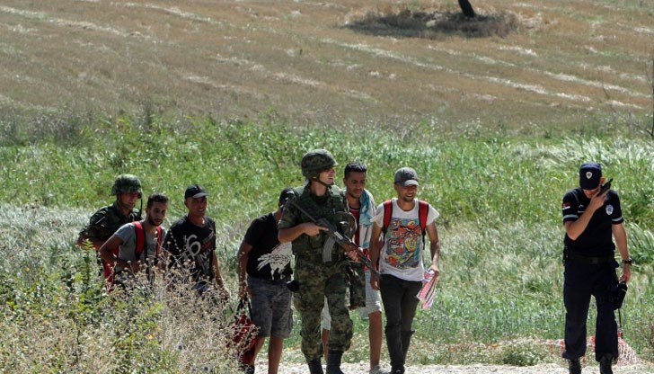 Арестувани са 25 трафиканти на мигранти