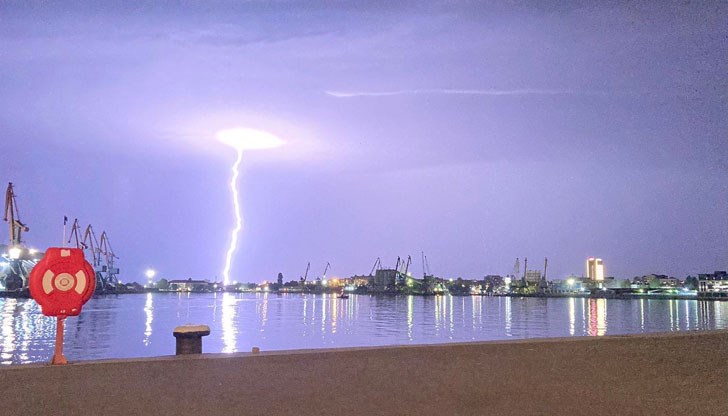 Пороен дъжд валя в продължение на 15 минути Пороен дъжд валя в продължение на 15 минути