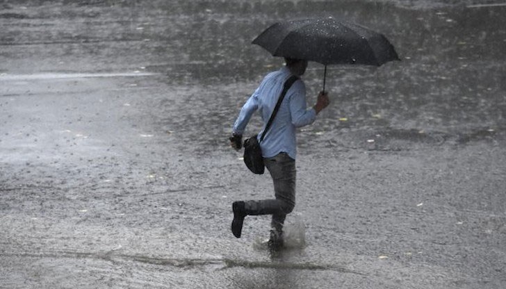 Екипи на пожарната са оказвали съдействие на общината за отводняване на пътни съоръжения Екипи на пожарната са оказвали съдействие на общината за отводняване на пътни съоръжения