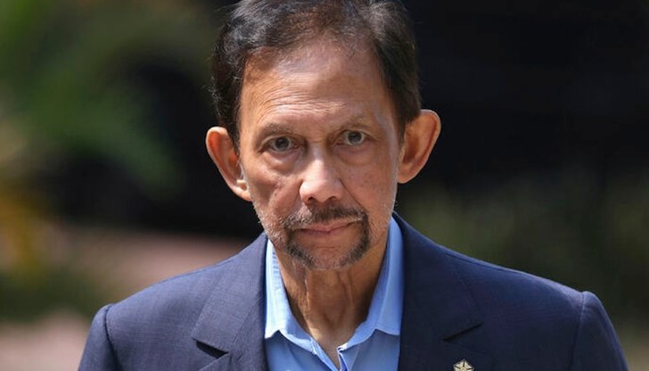 Той е на трона 54 години и 339 дни Той е на трона 54 години и 339 дни