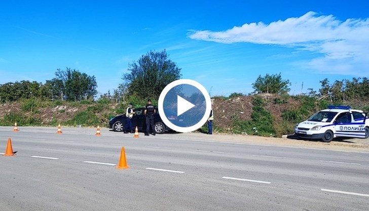 На всички входове и изходи на Ветово се спират автомобили и се проверяват документите и багажника