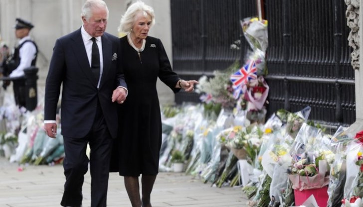 Крал Чарлз Трети се завърна в столицата, където тази вечер се очаква да направи първо обръщение към нацията